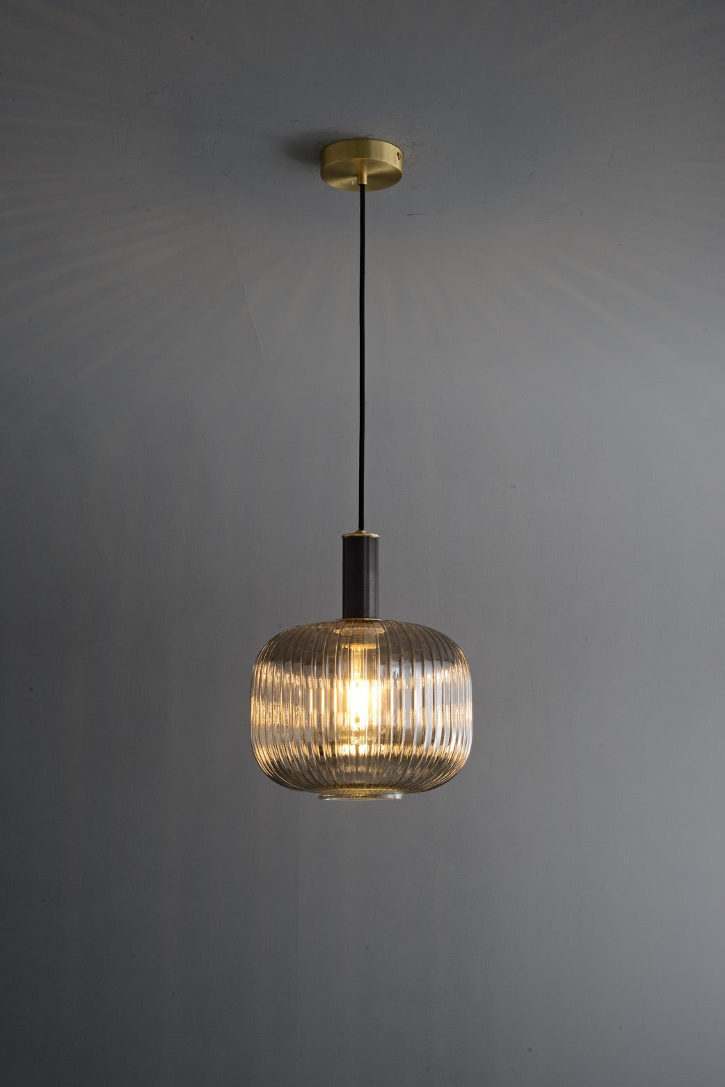 Zensori Noir Fluted Glass Pendant